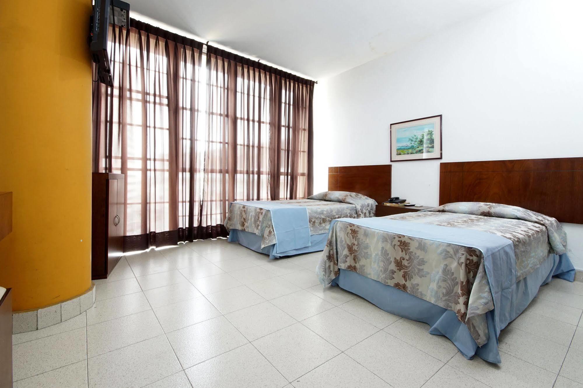 Hotel Royal Plaza カリ エクステリア 写真